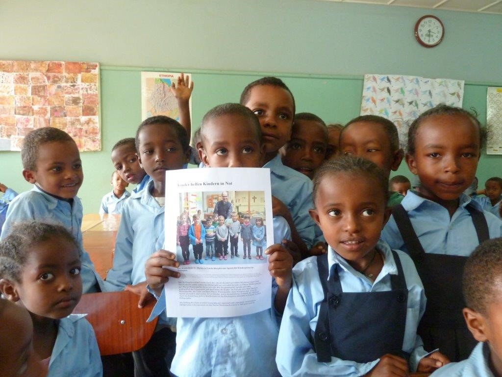Die Kindergartenkinder freuen sich über die Unterstützung der Kinder aus Lauda